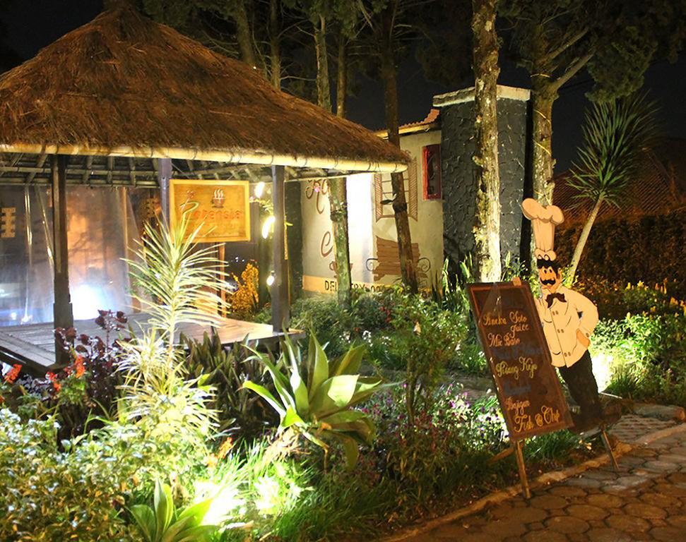 Villa Istana Bunga Lembang Exterior photo