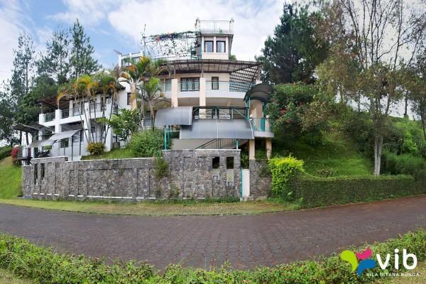 Villa Istana Bunga Lembang Exterior photo