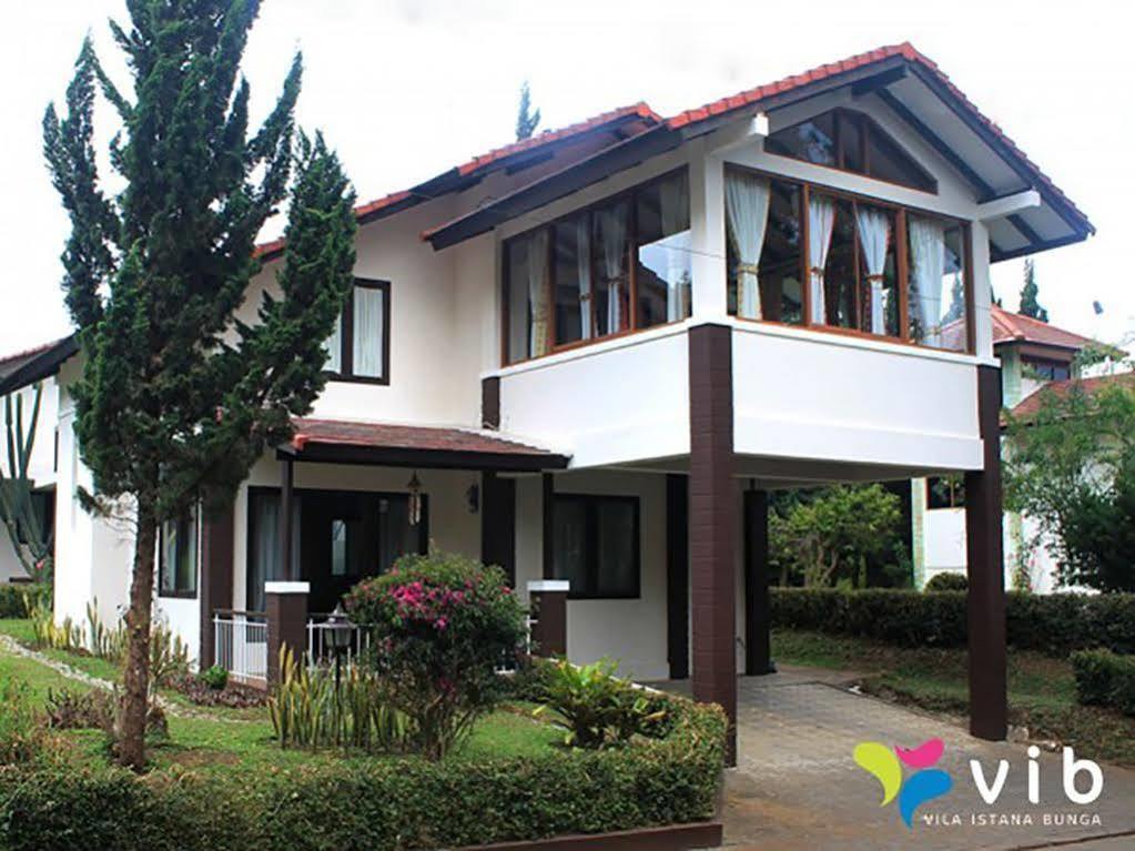 Villa Istana Bunga Lembang Exterior photo